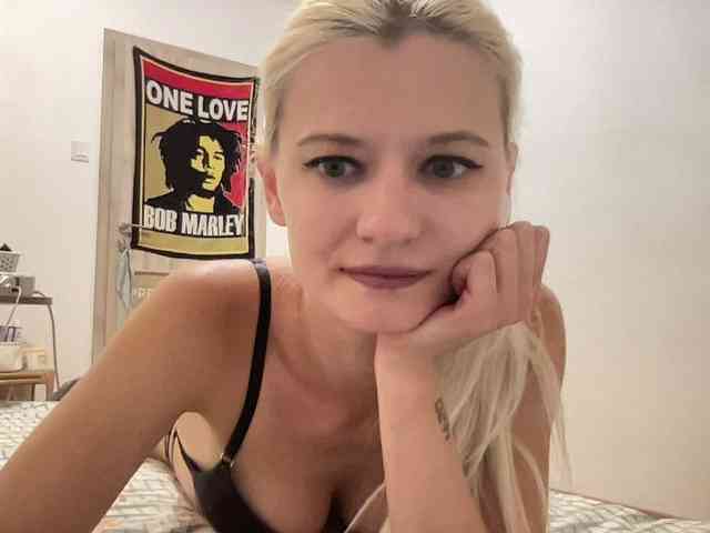 OnikaLove webcam
