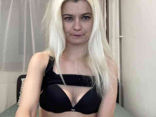 OnikaLove webcam