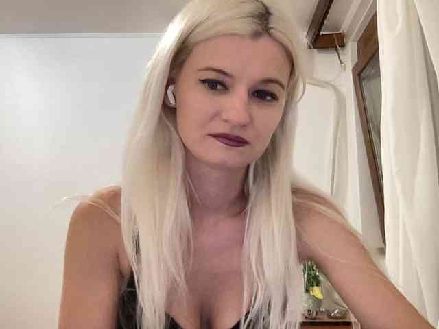OnikaLove webcam
