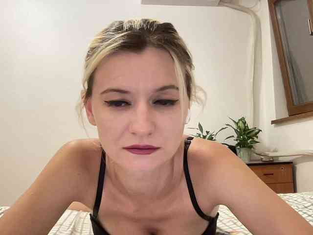 OnikaLove webcam