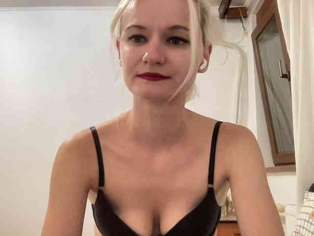 OnikaLove webcam