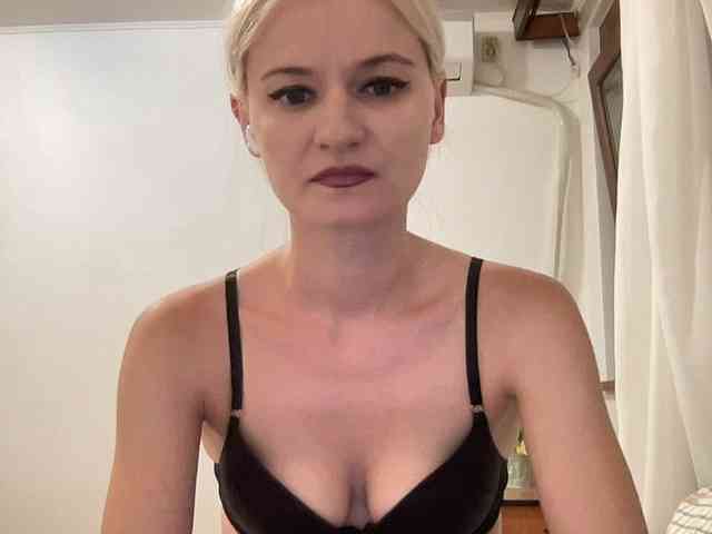 OnikaLove webcam