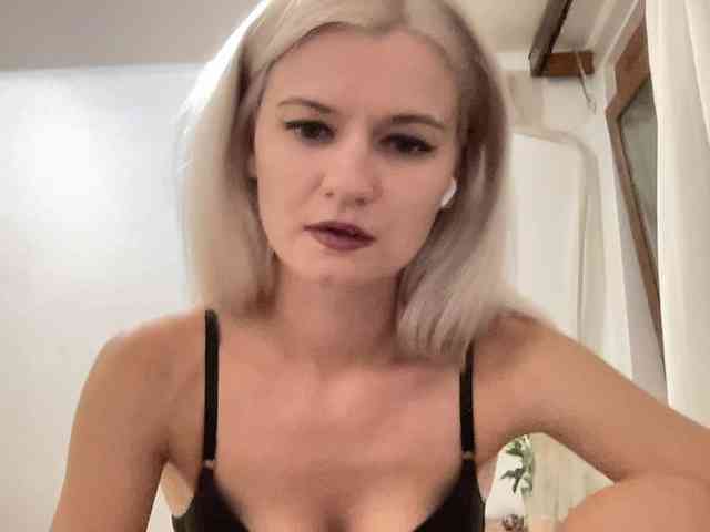 OnikaLove webcam