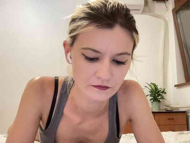 OnikaLove webcam