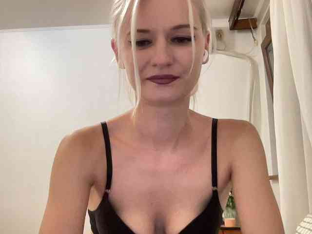 OnikaLove webcam