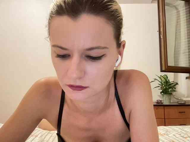OnikaLove webcam
