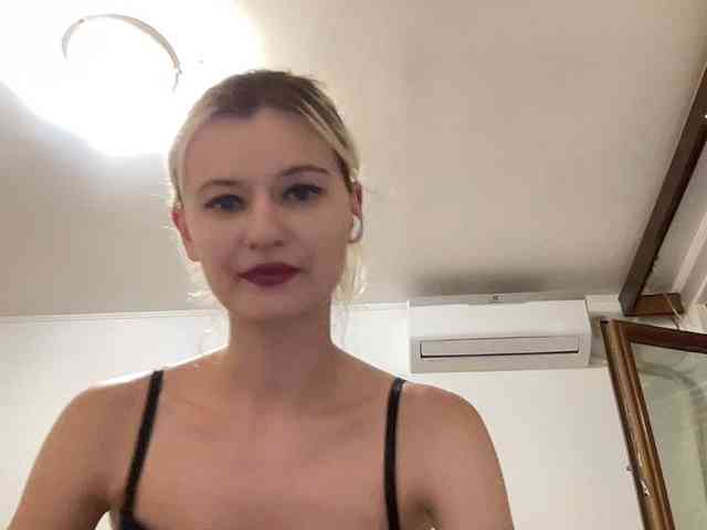OnikaLove webcam