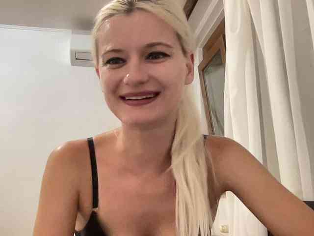 OnikaLove webcam