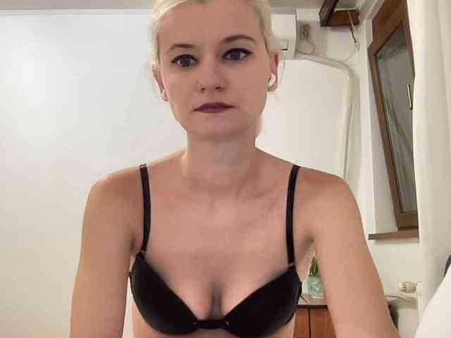 OnikaLove webcam