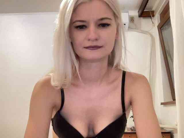 OnikaLove webcam