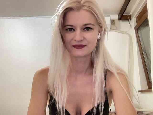 OnikaLove webcam