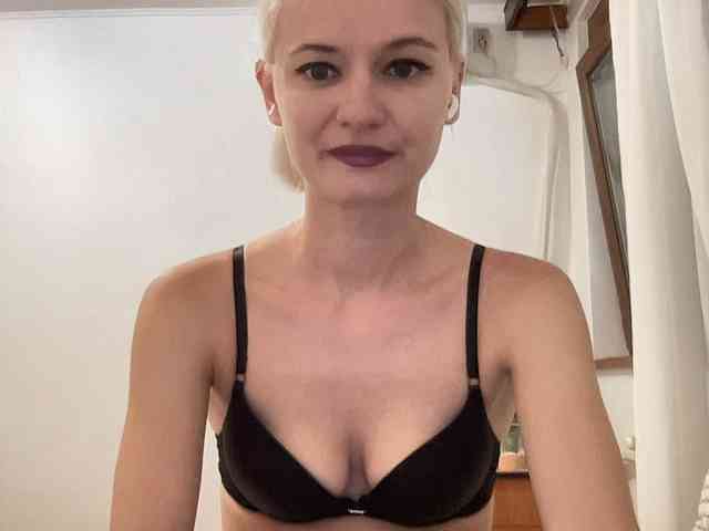 OnikaLove webcam