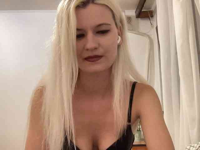 OnikaLove webcam