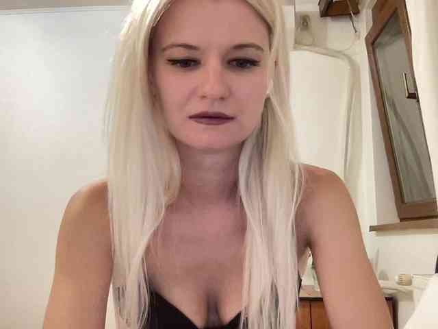 OnikaLove webcam