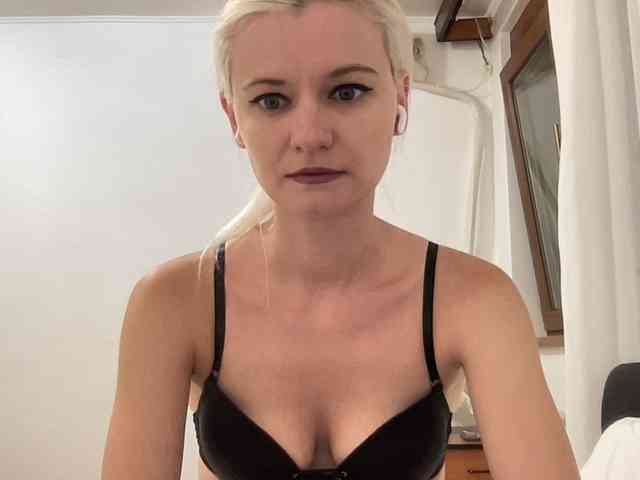 OnikaLove webcam