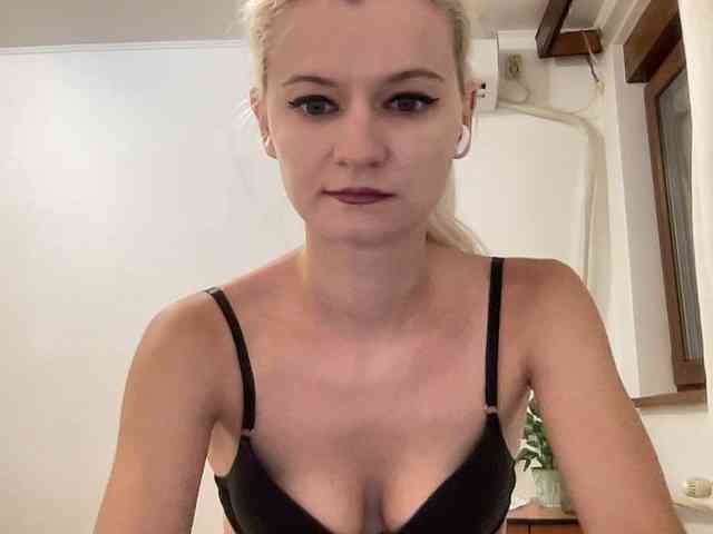OnikaLove webcam