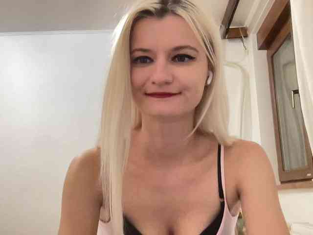 OnikaLove webcam
