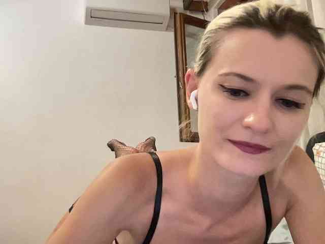 OnikaLove webcam