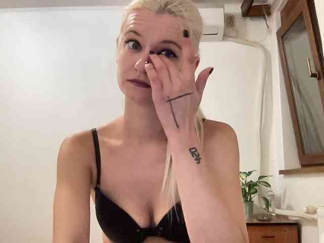OnikaLove webcam