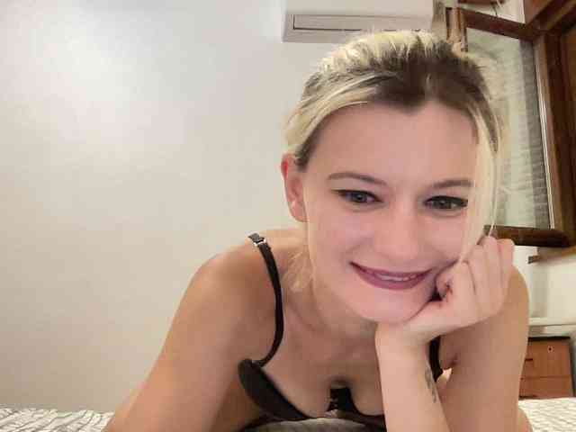 OnikaLove webcam