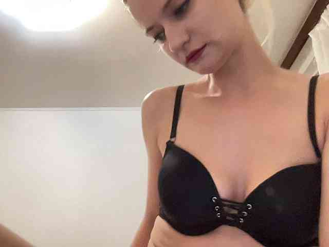 OnikaLove webcam