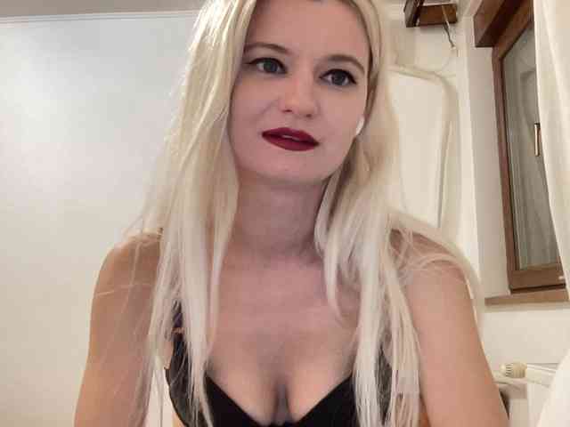 Modèle: OnikaLove