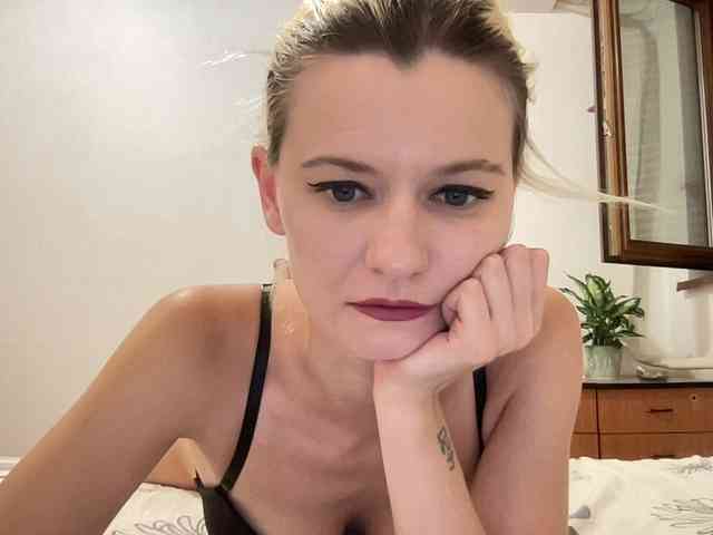 OnikaLove webcam