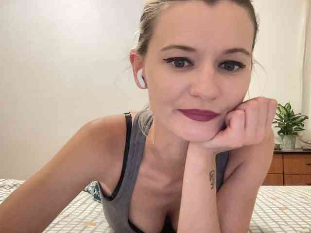 OnikaLove webcam