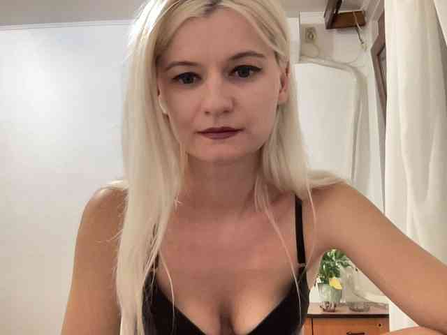 OnikaLove webcam