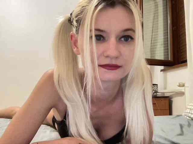 OnikaLove webcam