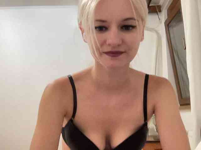 OnikaLove webcam