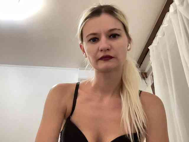 OnikaLove webcam