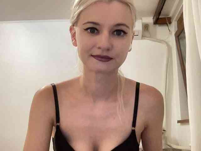 OnikaLove webcam