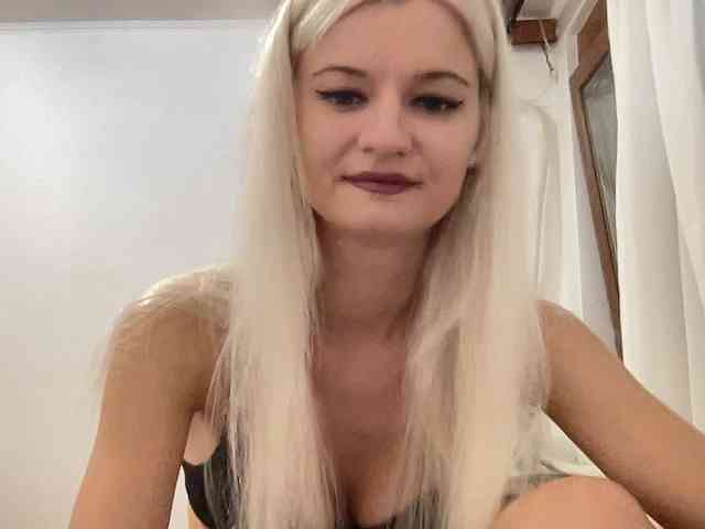 OnikaLove webcam