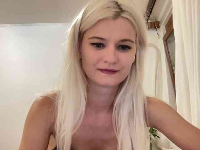 OnikaLove webcam