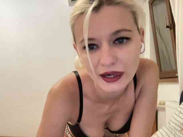 OnikaLove webcam