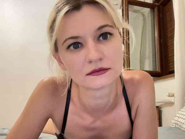 OnikaLove webcam