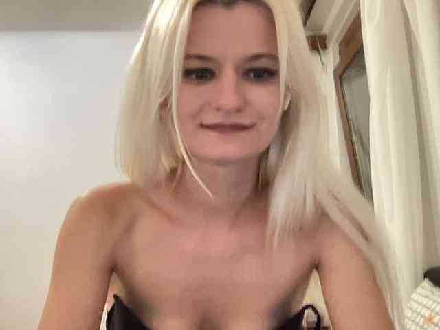 OnikaLove webcam