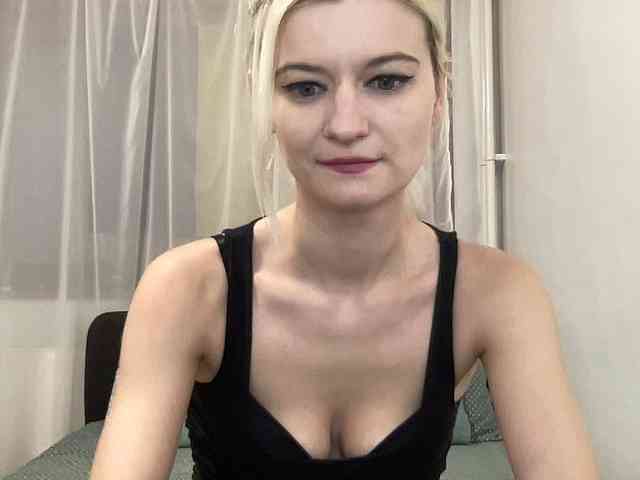 OnikaLove webcam