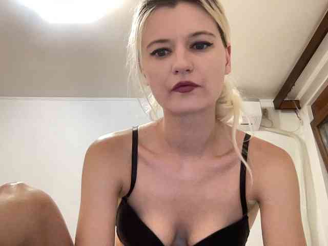 OnikaLove webcam
