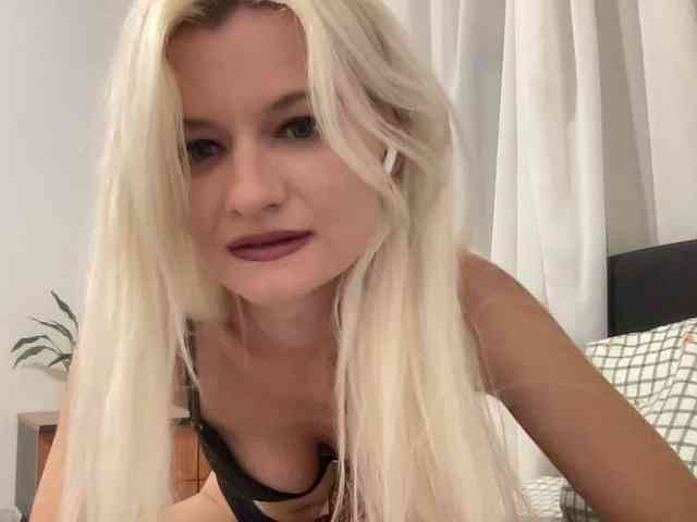 OnikaLove webcam