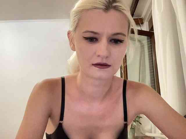 OnikaLove webcam