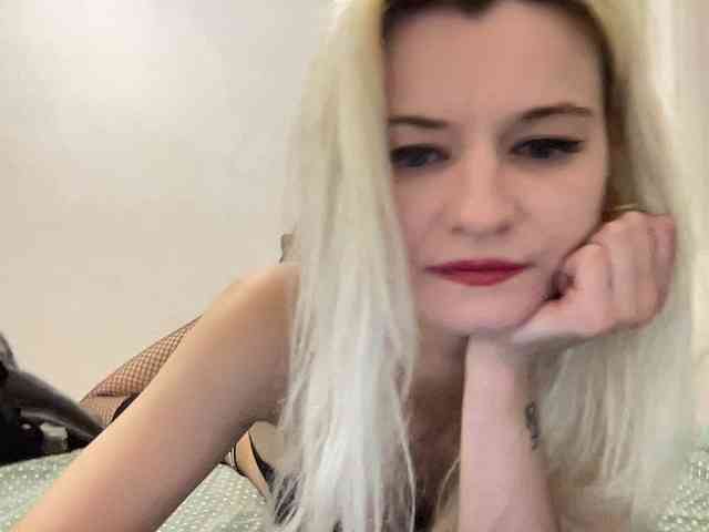 OnikaLove webcam