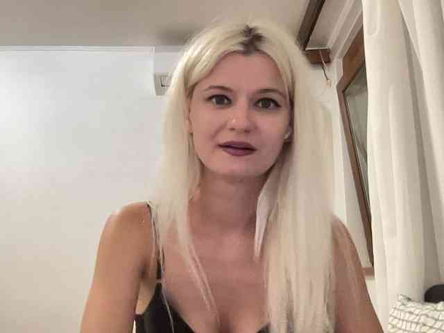 OnikaLove webcam