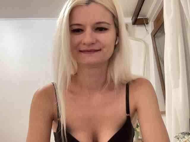 OnikaLove webcam