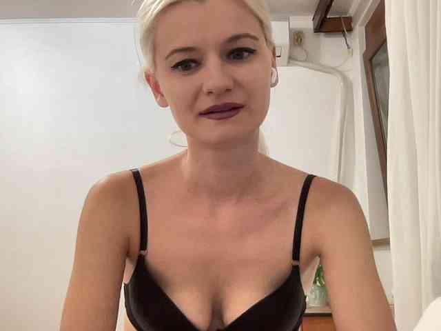 OnikaLove webcam