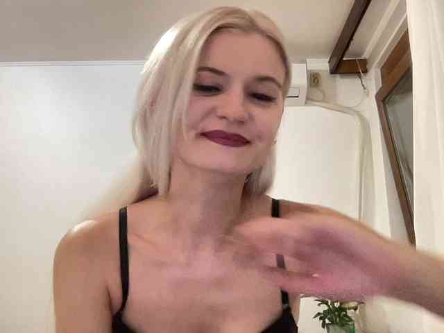 OnikaLove webcam