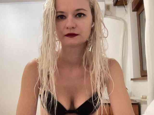 OnikaLove webcam