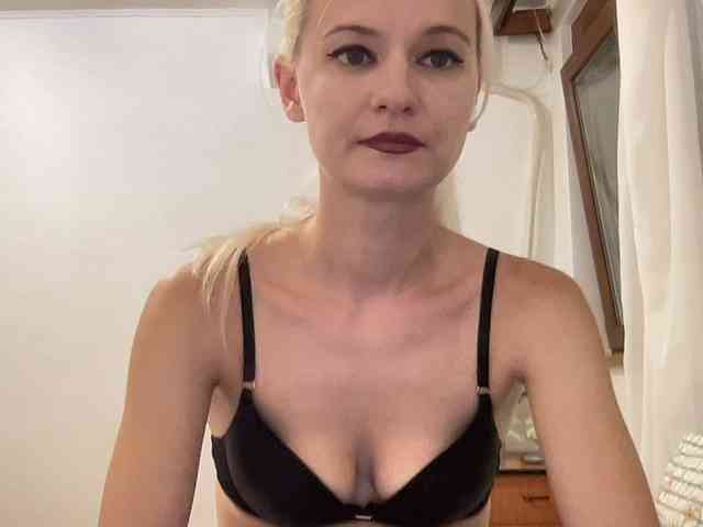 OnikaLove webcam