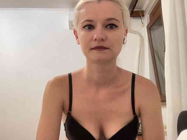 OnikaLove webcam